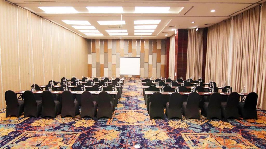 The Arista Hotel Palembang Exterior photo
