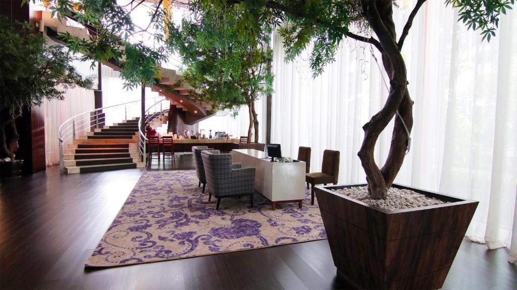 The Arista Hotel Palembang Exterior photo
