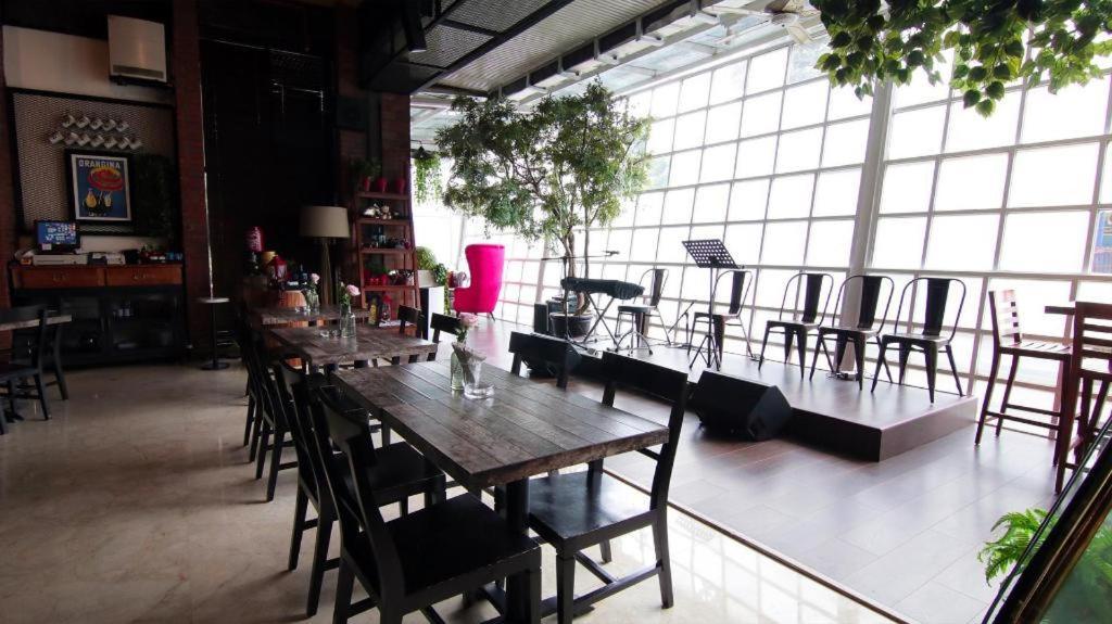 The Arista Hotel Palembang Exterior photo